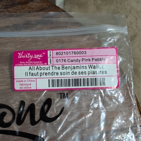 Thirty-One Candy Pink Key & Card Holder - Picture 6 of 6